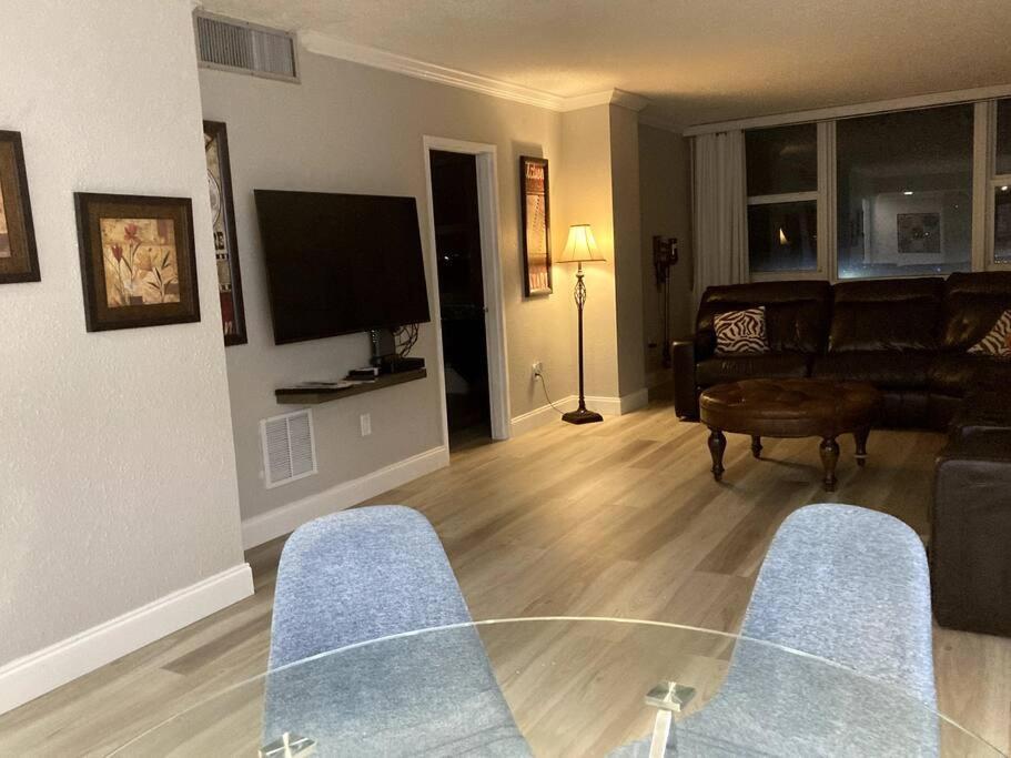 Oceanview On Sand Located In Ocean Manor Resort Fort Lauderdale Beach 2 Bed 2 Bath Spacious Corner Unit Partial Ocean View Exterior foto